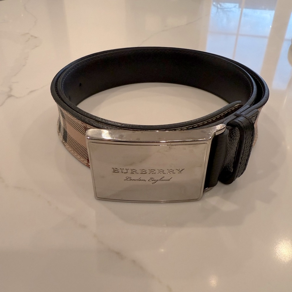 Burberry Nova Check belt like new. Few minor scuffs on buckle.
